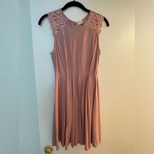 Midi pink dress with lace straps